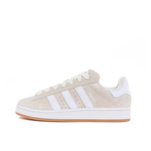 Campus 00 - Helt oanvända campus 00 strl 40, i färgen White wonder gum, alla lappar och kartongen kvar. Säljer då de ej passade mig 💕💕de är slutsålda överallt! Skriv för fler bilder!priset kan diskuteras 