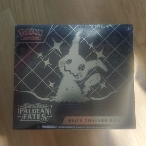 Pokemon Scarlet & Violet: Paldean Fates - Elite Trainer Box - Oöppnad 