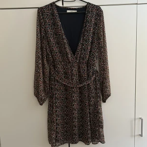 Klänning - Så fin blommig klänning från only. ❤️