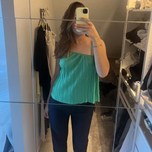 Topp  - Söt topp från bikbok, använd en gång🫶🏽