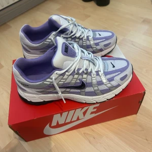 Nike skor - Använda fåtal gånger men är i nyskick, storlek 42,5.