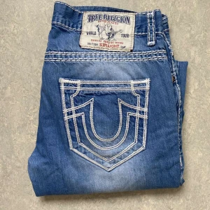 True religon jeans - Ett par tvär feta true religon jeans i storlek 36. Jätte bra skick och de har en tvär nice fade till dem. Kom dm för flera frågor och liknande. Säljer åt en vän