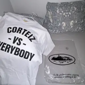 Hej jag säljer en äkta Corteiz T-shirt som har använts och är i Storlek M. Pris kan diskuteras!