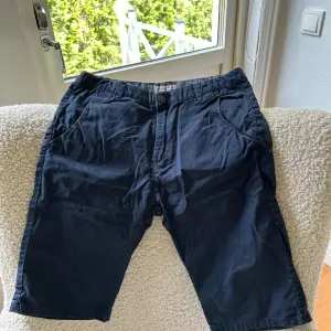 As balla jeans shorts från Zara🤩 Bra skick 👌 Original pris: ingen aning 