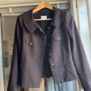 Vintage Stockh LM Blazer - Skit snygg vintage StockhLm blazer som tyvärr inte kommer till användning längre! Den är i bra skick och priset är självklart diskuterbart!!🌟🌟
