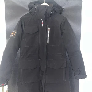 Canada Snow vinterjacka herr - Jättefin skick på jacka.  Använd fåtal ggr.  Storlek M  Om fler bilder önskas så fixar jag det.
