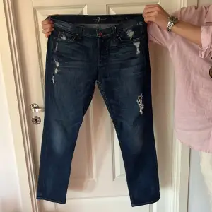 7forallmankind jeans med slitningar i storlek 38 nypris 2000kr