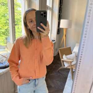 Stickad kofta i merinoull från &Other stories - Iprincip aldrig använd