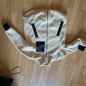 Helt ny kofta, jacka till våren, hösten - Nyskick, som ny, jättesnygg till hösten eller våren:)