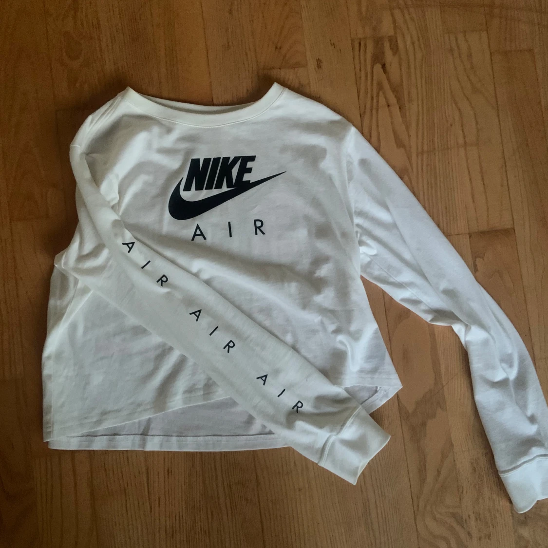 Vit magtröja med långa ärmar från Nike 