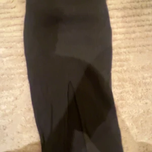 zara kjol - Tajt zara kjol med slits där bak, fler bilder kan fås❤️