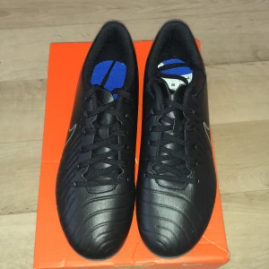 Nike Tiempo Legend 10 Club FG/MG - Skorna är helt nya 