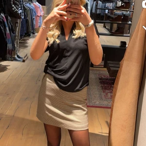 Blus och kjol - Säljer denna kjol och blus. Går att köpa separata också🥰