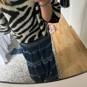 Långkjol - Superfin blå Långkjol! Står ingen storlek i men passar som xs/s💕