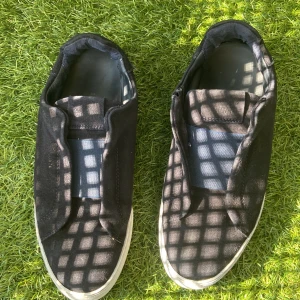 Axel arigato skor, storlek 42 - Äkta arigato skor i använt skick 