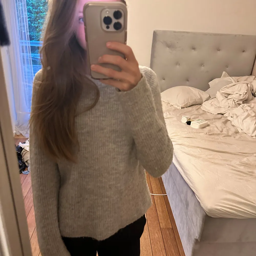 Aldrig använt bara provad. Tröja från pieces. Nypris: 379kr.. Neuleet.