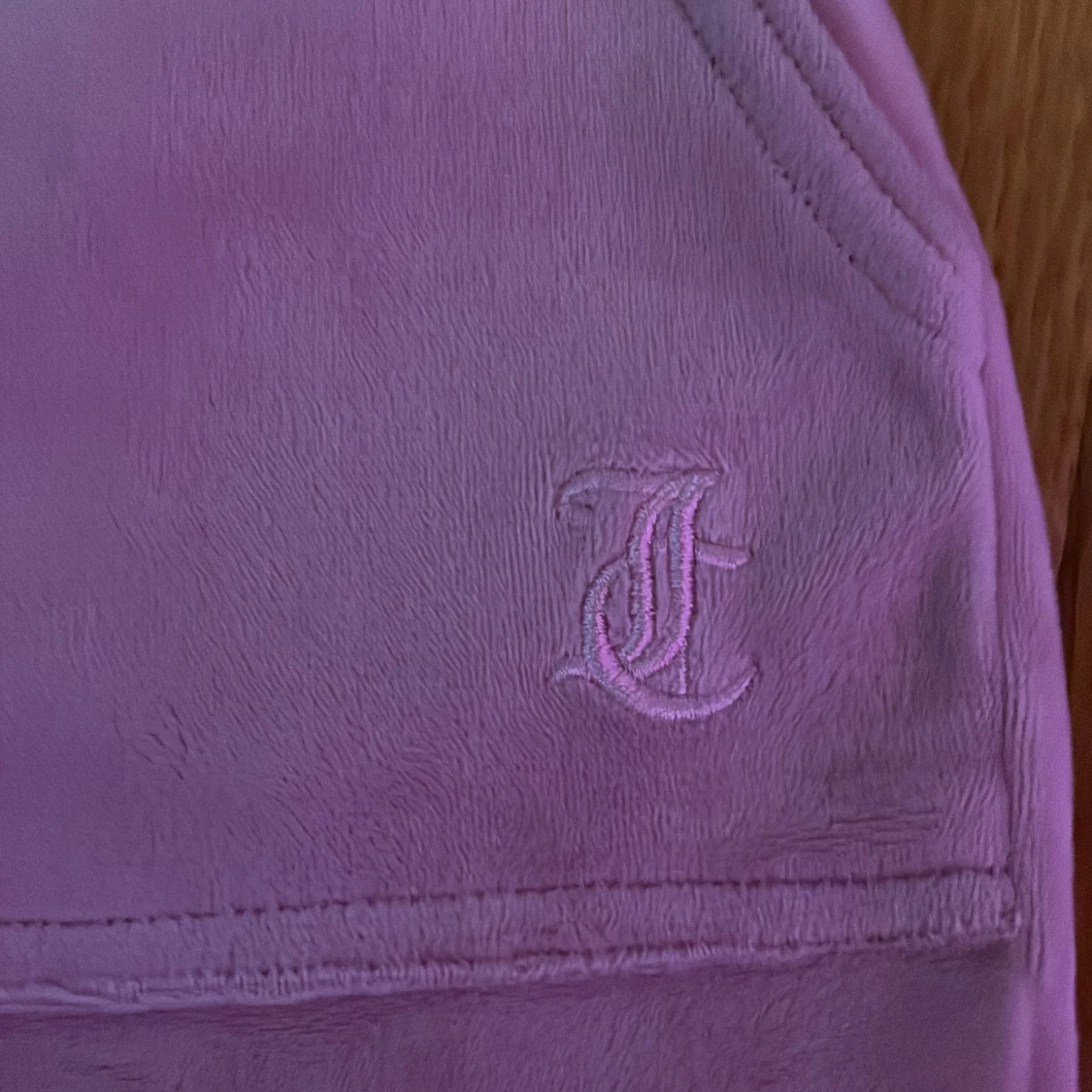  Två par byxor, från juicy couture och lager 157. - 90