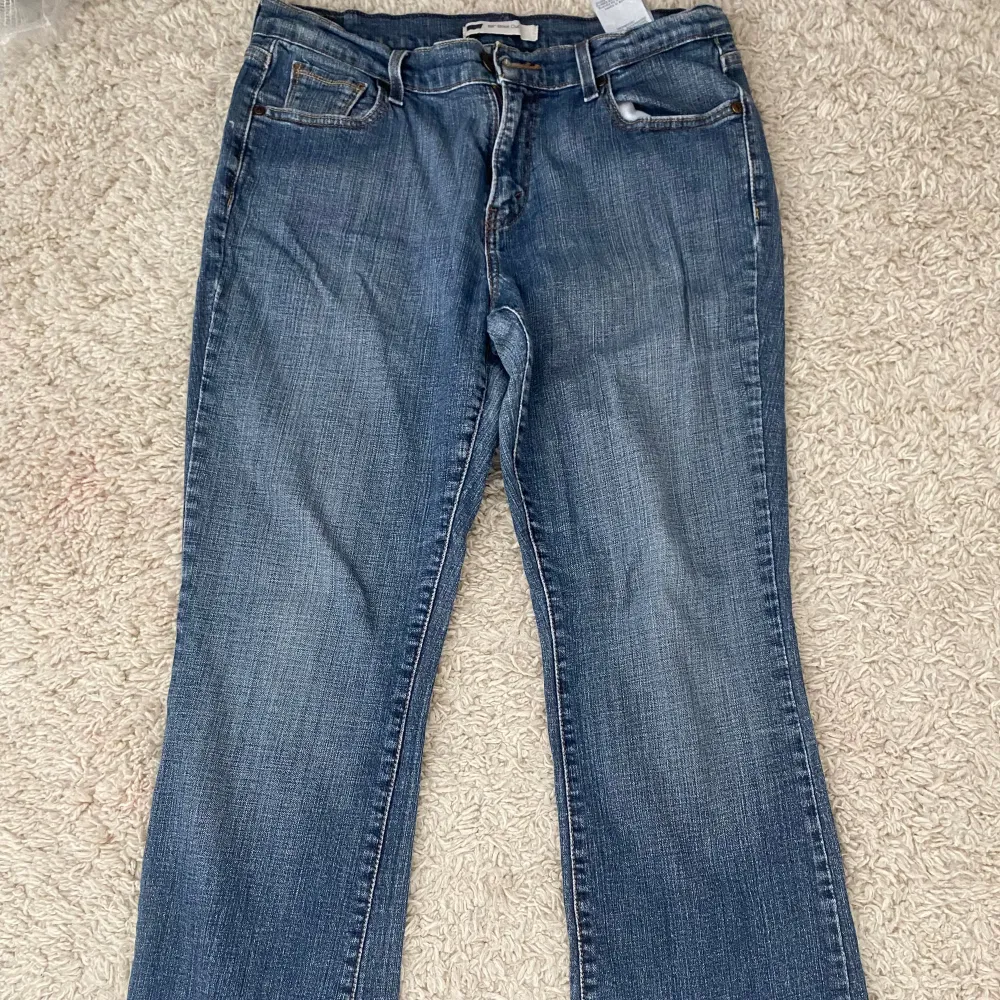 Modell 515 bootcut🥰 Midjemått- 40 innerbenslängd-76. Jeans & Byxor.