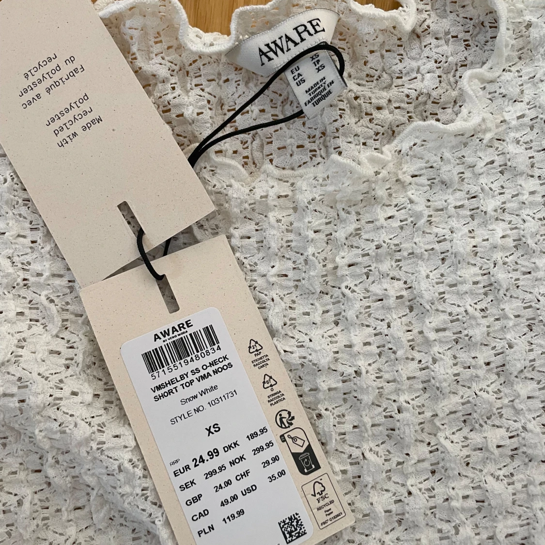 Snygg vit topp från Aware  - 90