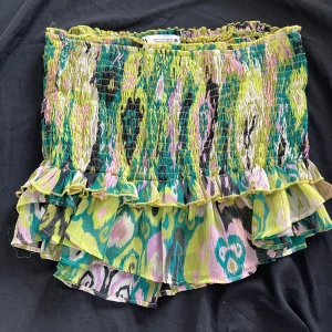 Färgglad tubtopp  - Jättefin tubtopp från Zara och passar perfekt till sommaren. Aldrig använd då den inte riktigt passade mig😊