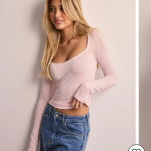 Nelly tröja  - En jätte fin och mjuk ljus rosa lång ärmad tröja , helt oanvänd. Säljer för att den är för stor 