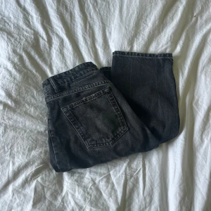 Zara jeans  - Zara jeans i rak modell. Fint skick !!