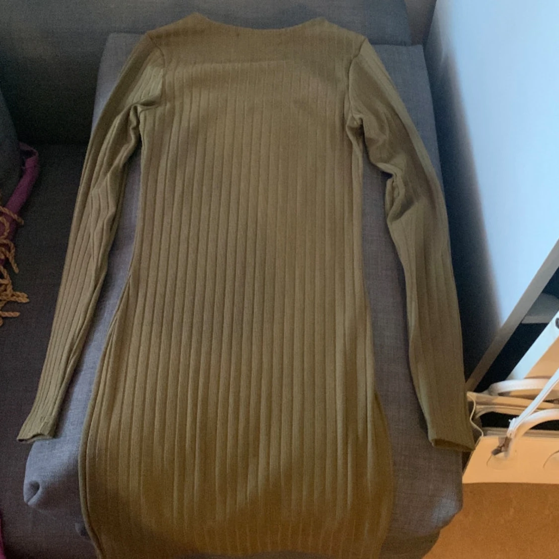 Mörk/olivgrön klänning från bikbok  - 91