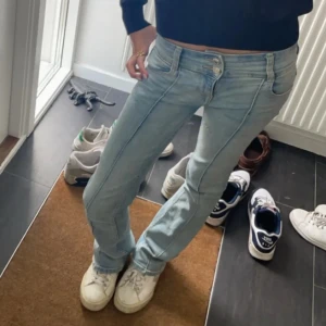Lågmidjade bootcut jeans - Jättesnygga lågmidjade bootcut jeans från Bershka! 