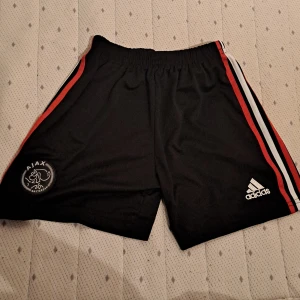 Ajax shorts  - Ajax shorts storlek 164 Kan köpas i bundle med tröjan och samfraktas med andra varor