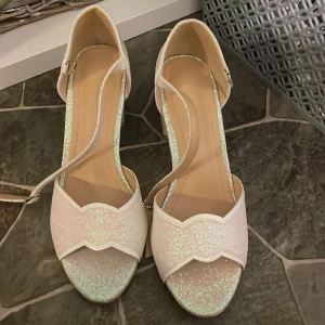 Klackskor - Aldrig använda pga för små för mig strl 38 men något små i storleken finns i oskarshamn 