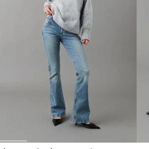 Gina bootcut jeans - Bootcut jeans ifrån !❤️ uppsprättade längst ner så passar nån mellan 170-173