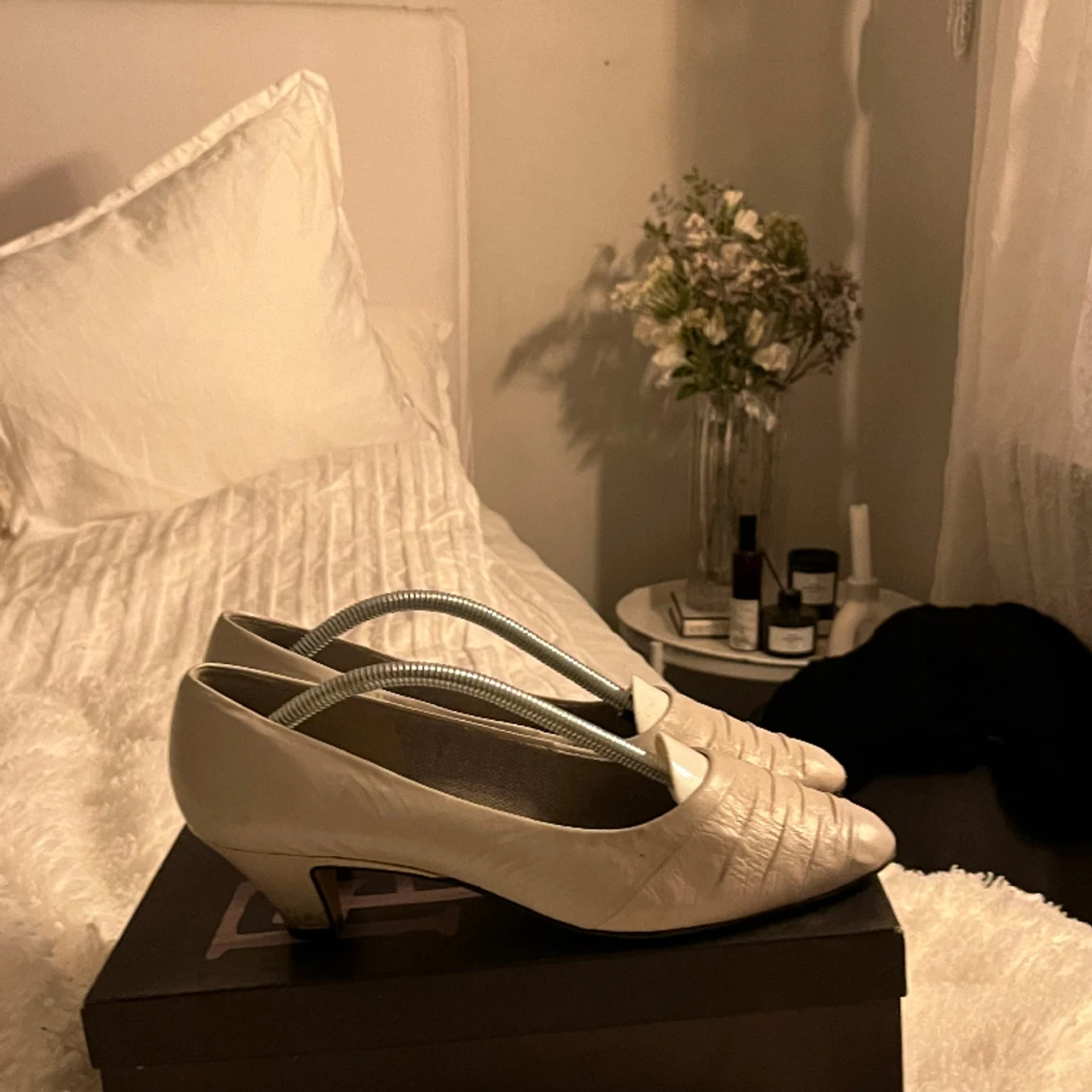 Vit beiga skor med liten klack - 90