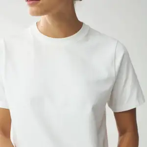 En vit lexington t-shirt i 100% bomull. Använd fåtal gånger också storlek XS. 