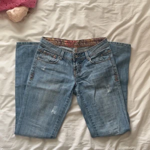 Lågmidjade jeans - Ascoola lågmidjade jeans, tyvärr för små för mig så kan inte skicka bilder på💕midja 36, innerben 76