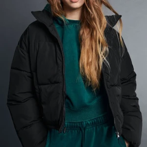 Jacka H&M - Jacka från hm som e i storlek L, ville ha den lite overzise , e en S/M i vanliga fall 💗 Använd typ tre gånger.
