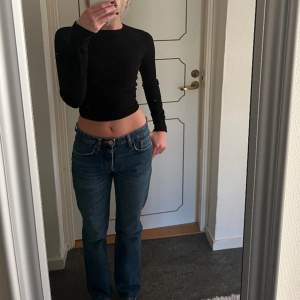 Lågmidjade jeans från zara, bra i längden på mig som är 1,70cm 