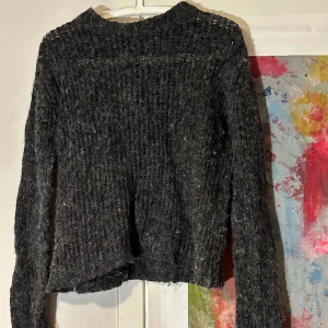 Stickad tröja  - Fin grå stickad tröja 