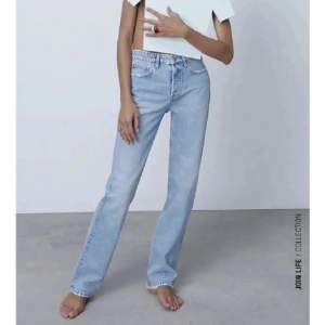 Superfina midwaist jeans från Zara i bra skick!! I storlek 36🩷