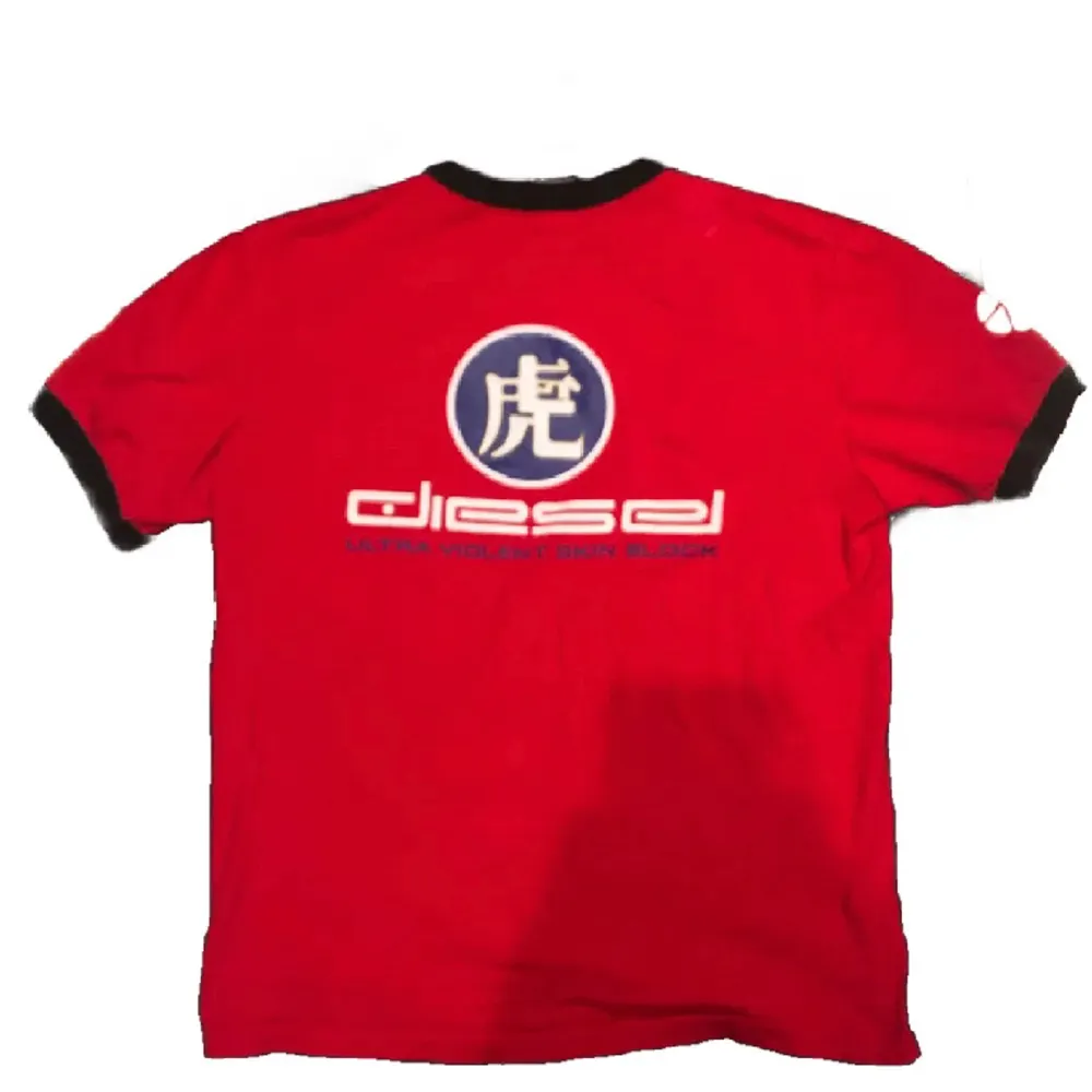 Röd diesel t-shirt . T-shirts.