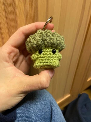Virkad nyckelring  - Som ser ut som en broccoli 🙆🏻‍♀️