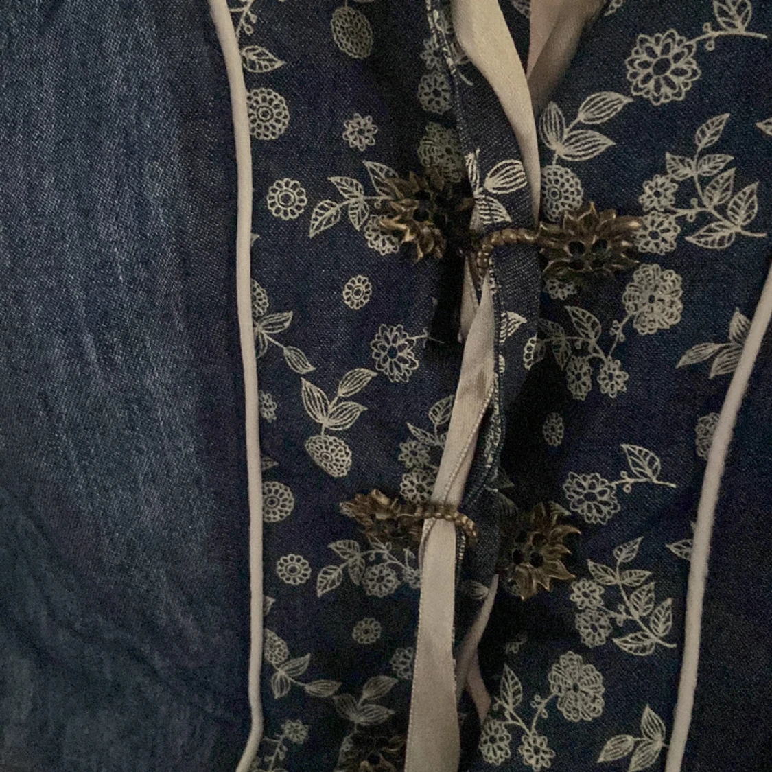 Söt topp med snörning - 90