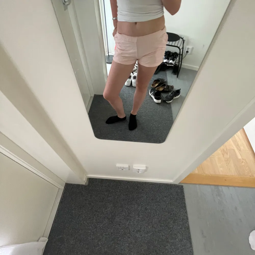 Rosa mjukis shorts köpta på Ullared, använda men inga fläckar 🩷🩷. Shorts.