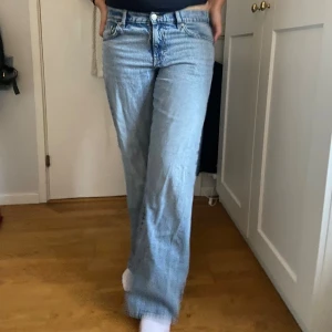 Low waist jeans  - Säljer dessa supersnygga lågmidjade jeans från Gina!  Endast använda ett par gånger, tror nypris var 499😊