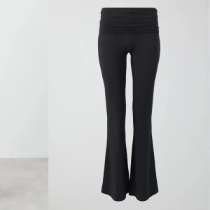 Yoga pants - Helt nya yogapants från Ginatricot. Säljer då de inte passade mig så bra ❤️färg : svart grå