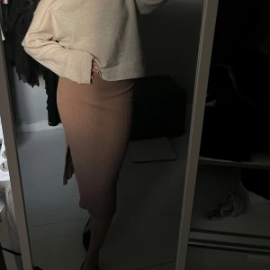 Ribbad kjol - Tveka inte vid frågor! Säljs på grund av flytt och rensning 🌸