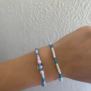Armband - Handgjorda pärlarmband💙💜💗armbanden är stretchiga
