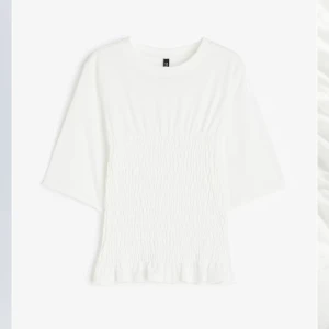 Populär smockad topp från HM! - Nu säljer jag denna smockade topp från H&M som är helt slutsåld och väldigt eftertraktad! 💗