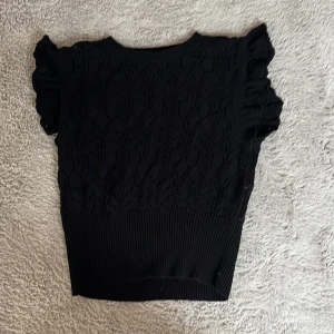 Topp - Topp skick. Använda ngr gånger. Ganska tjock topp med håll i. 