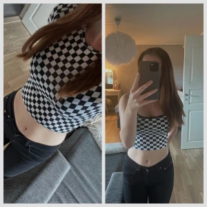 Rutig topp och linne - Säljer nu en rutig/ lätt genomskinlig tröja och ett rutigt linne med justerbara band från H&M. Både tröjan och linnet är i gott skick och är inte så värst använda. Tröjan är i strl S och linnet är i XS🩶 Bara att skriva vid frågor eller funderingar!