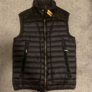 Para jumper väst - Säljer min para jumper väst  Bra skick  Pris kan diskuteras 